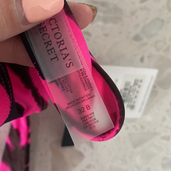 Miraculous VS Swim top bombshell - Picture 4 of 6